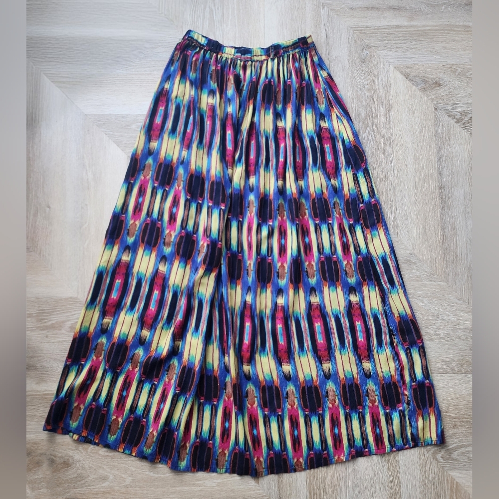 Beautiful & Colorful Patterned Skirt By Atmosphere